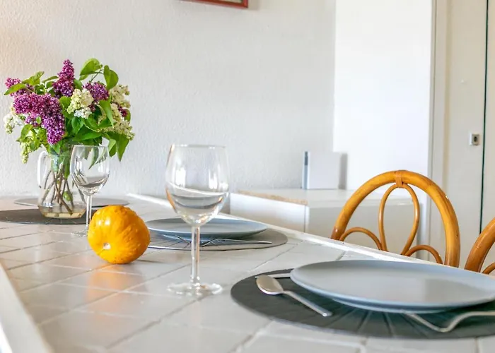 Апартаменты Les Marinas-12 By Interhome