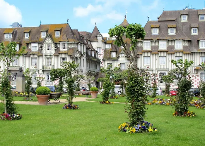 Апартаменты Les Marinas-12 By Interhome